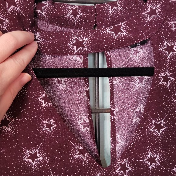 Torrid Burgundy Star Print Choker Top - Galaxy Chic in Size 00 XL! - Picture 9 of 13